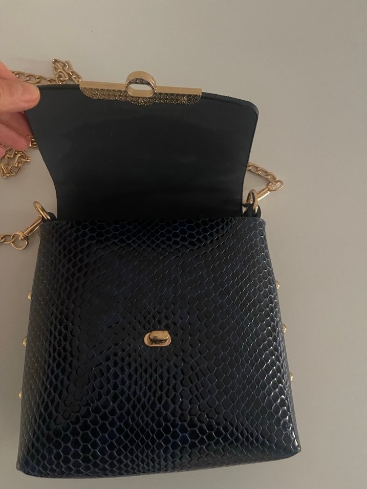 Zincir Detaylı lacivert  Yılan Derisi Desenli Çanta - Görsel 4