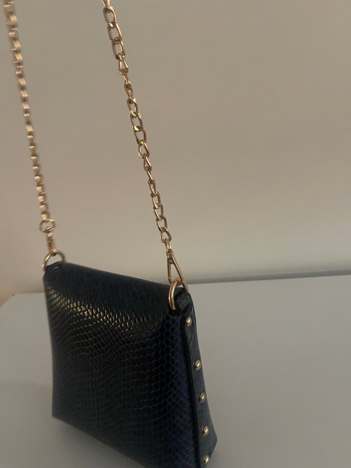 Zincir Detaylı lacivert  Yılan Derisi Desenli Çanta - Görsel 3