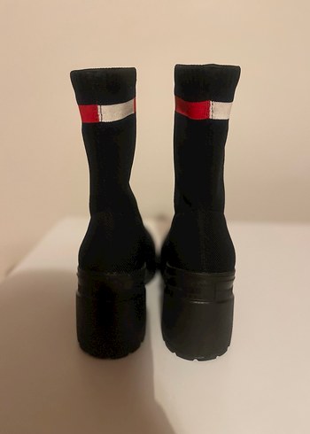 Tommy Hilfiger Siyah Elastik Blok Topuklu Kadın Bot - Görsel 4