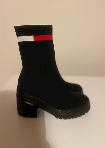 Tommy Hilfiger Siyah Elastik Blok Topuklu Kadın Bot - Görsel 5