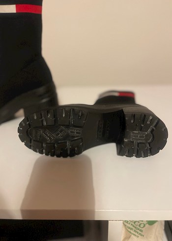 Tommy Hilfiger Siyah Elastik Blok Topuklu Kadın Bot - Görsel 6