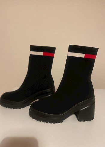 Tommy Hilfiger Siyah Elastik Blok Topuklu Kadın Bot - Görsel 3