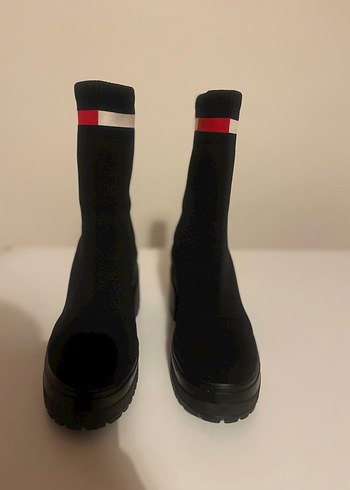 Tommy Hilfiger Siyah Elastik Blok Topuklu Kadın Bot - Görsel 2