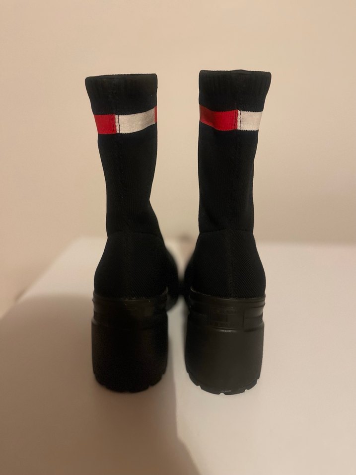 Tommy Hilfiger Siyah Elastik Blok Topuklu Kadın Bot - Görsel 4