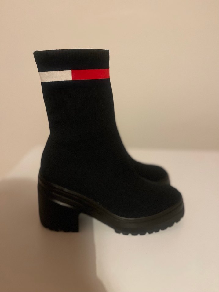 Tommy Hilfiger Siyah Elastik Blok Topuklu Kadın Bot - Görsel 5