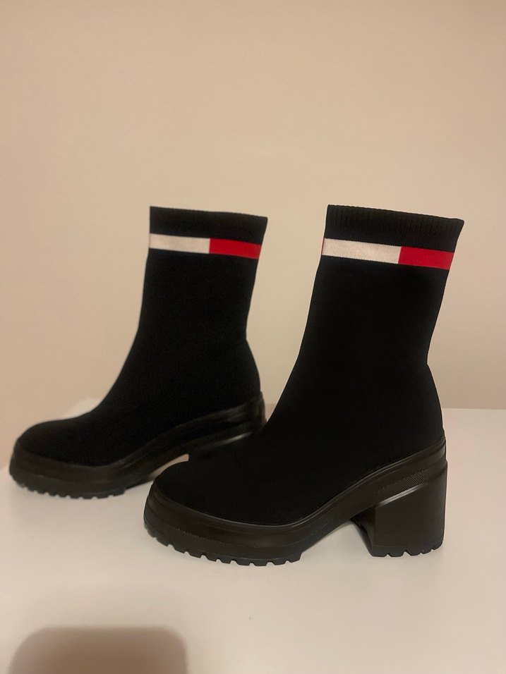 Tommy Hilfiger Siyah Elastik Blok Topuklu Kadın Bot - Görsel 3