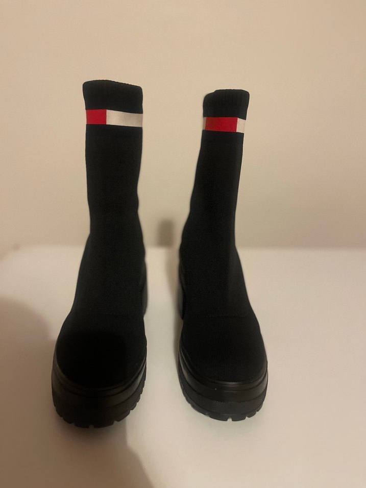 Tommy Hilfiger Siyah Elastik Blok Topuklu Kadın Bot - Görsel 2