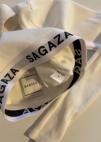 Beyaz Uzun Kollu Crop Top - Görsel 4