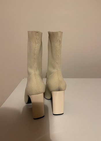 Beyaz Stiletto Topuklu Kadın Çizme - Görsel 3