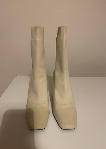 Beyaz Stiletto Topuklu Kadın Çizme - Görsel 2