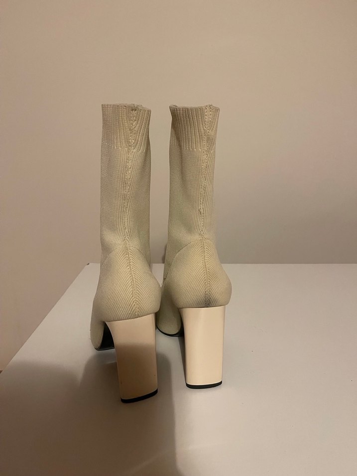 Beyaz Stiletto Topuklu Kadın Çizme - Görsel 3