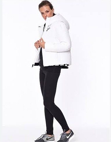 Nike mont