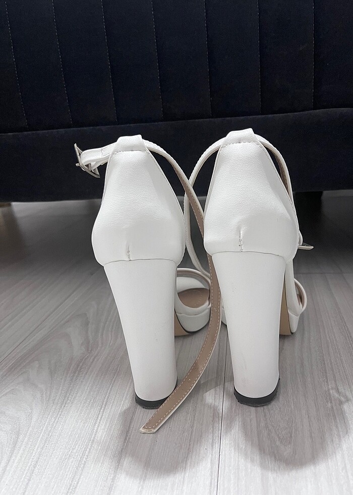 Topuklu ayakkabı - Görsel 3