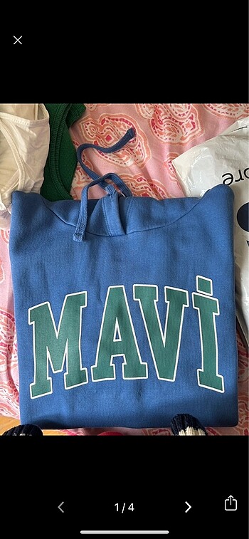 mavi baskılı sweatshirt