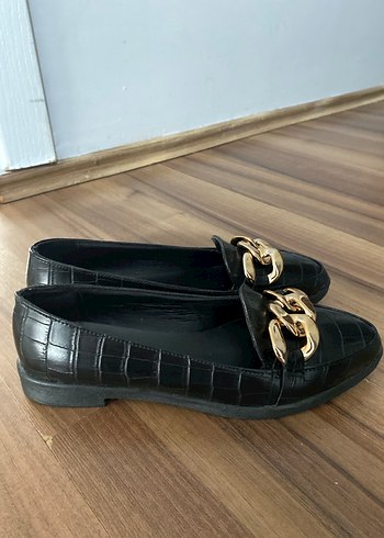 Bambi Zincir Detaylı Siyah Kadın Deri Loafer