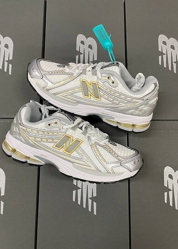 New Balance 1906R