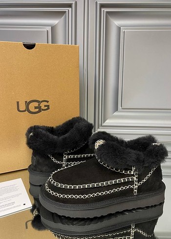 Ugg UGG Siyah Kürklü Nakışlı Bot