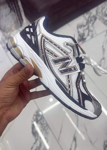 New Balance 1906R