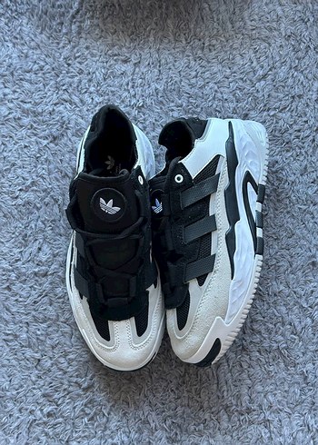 Adidas niteball