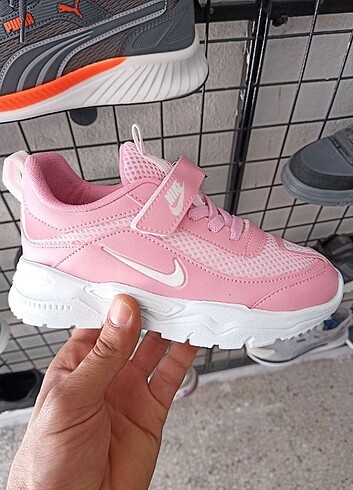 35 Beden pembe Renk Nike kız çocuk spor ayakkabı