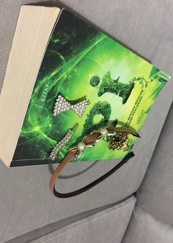 Yeşil ve Siyah Kapaklı Romanlar - Görsel 5