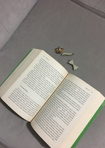 Yeşil ve Siyah Kapaklı Romanlar - Görsel 4