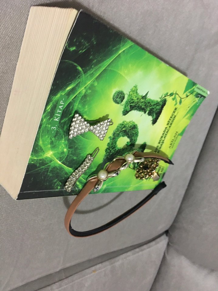 Yeşil ve Siyah Kapaklı Romanlar - Görsel 5