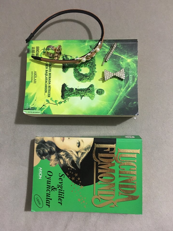 Yeşil ve Siyah Kapaklı Romanlar - Görsel 2