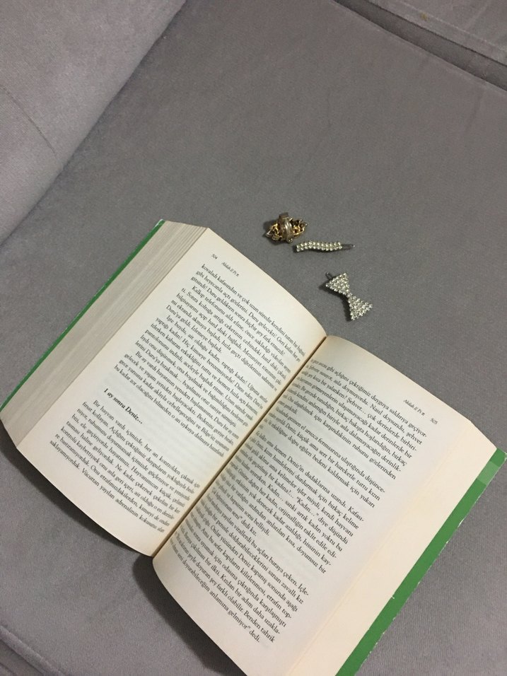 Yeşil ve Siyah Kapaklı Romanlar - Görsel 4