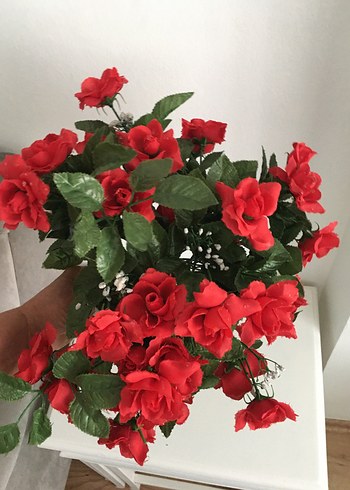 Beden Canlı Kırmızı Yapay Gül Demetti