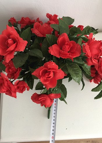 Canlı Kırmızı Yapay Gül Demetti