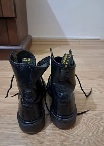 35,5 Beden Dr Martens gerçek deri bot