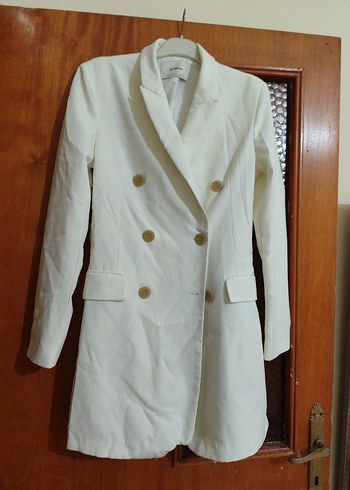 Düğmeli Beyaz Kadın Midi Blazer - Görsel 2