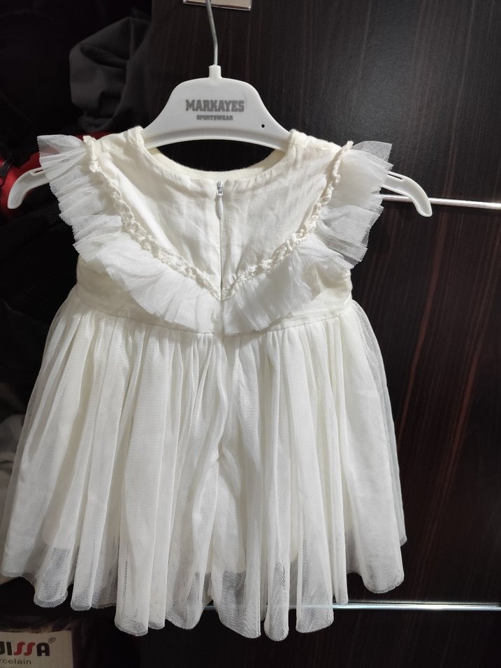 Kız Çocuk Beyaz Fırfırlı Nakışlı Elbise - Görsel 2