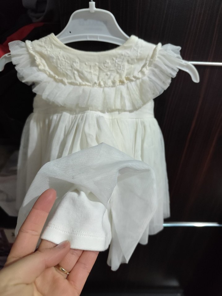 Kız Çocuk Beyaz Fırfırlı Nakışlı Elbise - Görsel 3