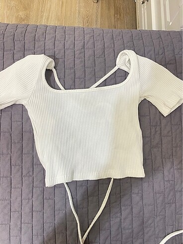 Stradivarius sırtı açık üst
