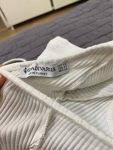 xs Beden Stradivarius sırtı açık üst