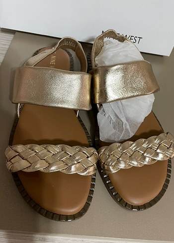 Nine West , Altın Rengi Hasır Detaylı Kadınsandalet