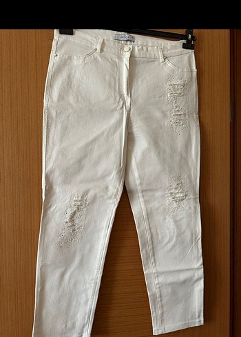 Krem Nakışlı Normal Kesim Kot Pantolon
