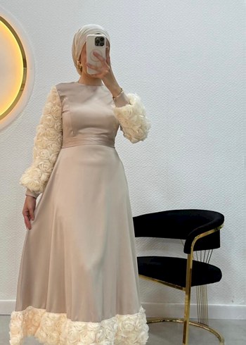 Taş rengi güllü elbise