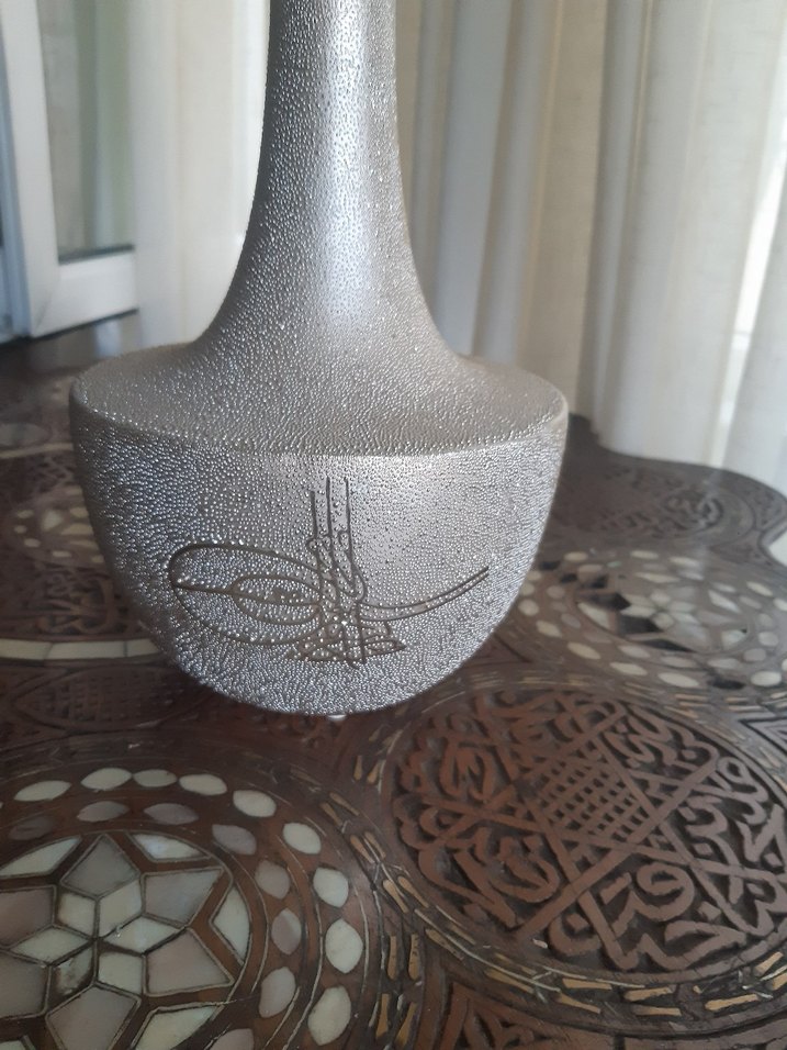 Gri Metalik Detaylı Dekoratif Vazo - Görsel 4