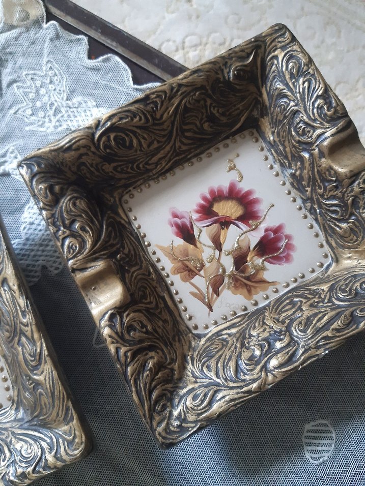 Altın Renkli Desenli Puro Küllüğü - Görsel 3