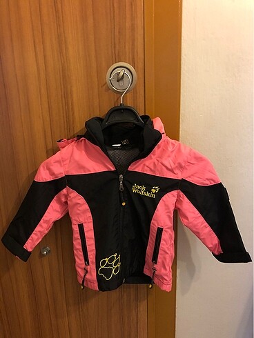 Jack Wolfskin marka kız çocuk mont