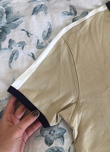 l Beden Yeni&etiketli kısa kollu camel tshirt