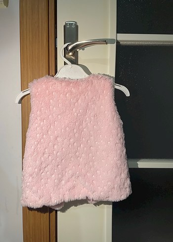 Kız Çocuk Pembe Kürklü Yelek - Görsel 3