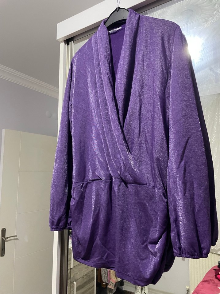 Mor V Yaka Drapeli Bluz - Görsel 3