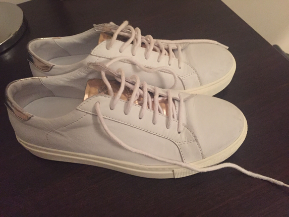 Beyaz sneakers
