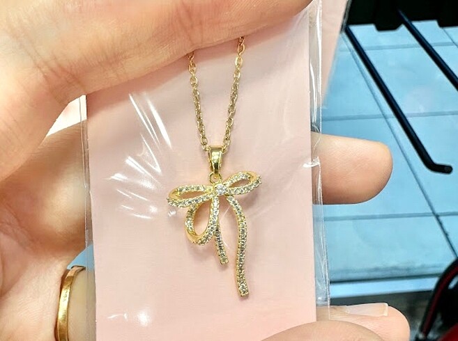 Fiyonk Taşlı Gold Çelik Kolye