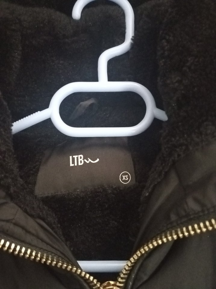 Siyah Fermuarlı Kadın Kışlık Mont - Görsel 2