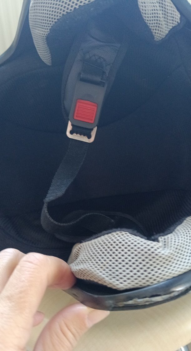 Siyah Deri Kemerli Motosiklet Kaskı - Görsel 3